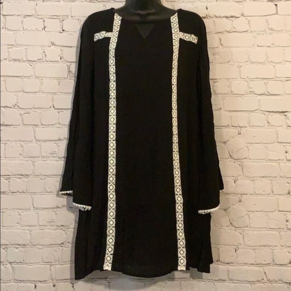 Shop The Trends Dresses & Skirts - Shop the Trends Black Cream Embroider Tunic Dress